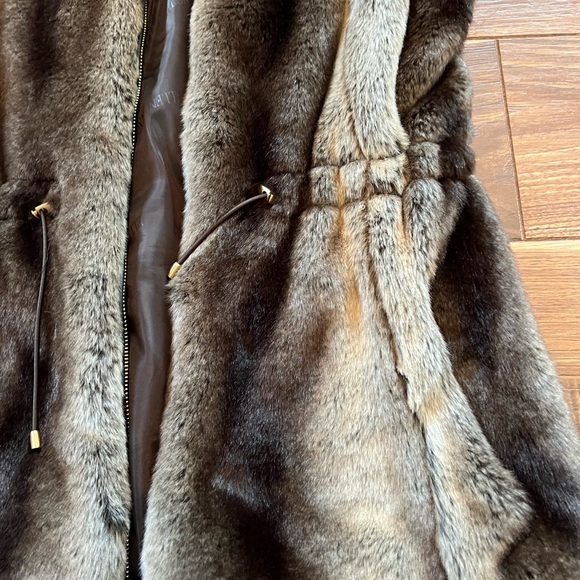 Faux fur vest - Picture 2 of 3